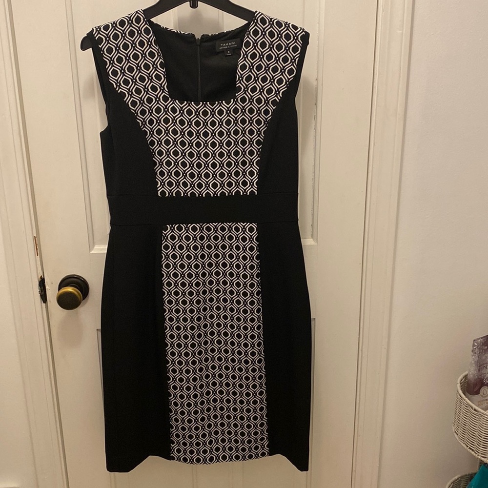 Tahari black and white shift dress. Size 8. NWT.